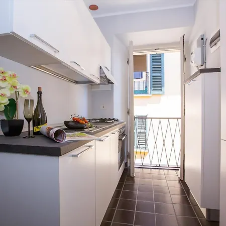Sleeps 8 Air Con Tremezzo